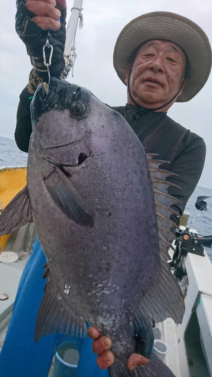 船から イシダイイシガキダイ 釣り ギンワサ クチジロ 熊本 天草 遊漁船 竜宝丸 曇 り 明日は天草国際トライアスロン 竜宝丸